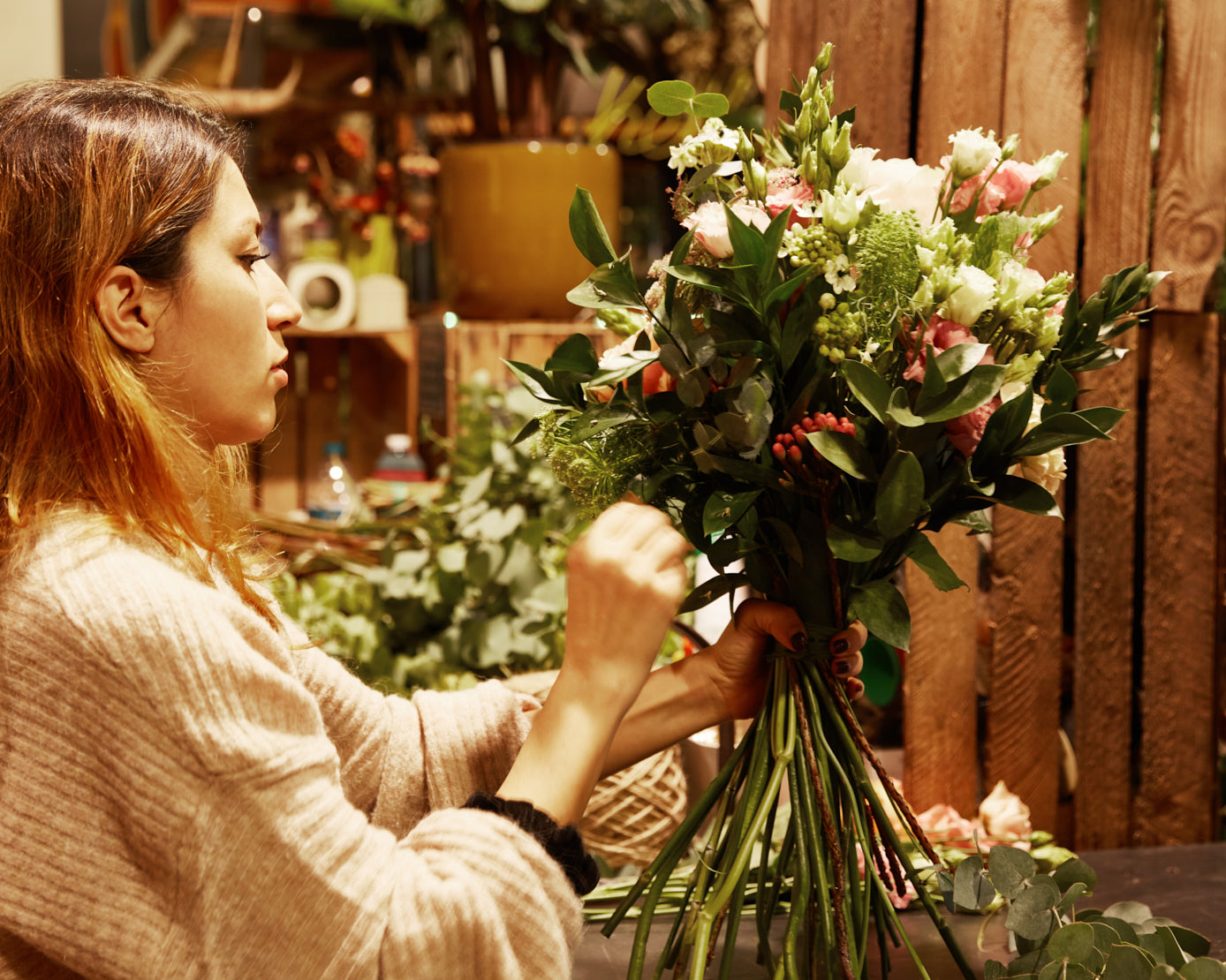 Consegna fiori a domicilio anche in giornata a Milano, consegna rose, tulipani, ortensie, cappelliere a domicilio, consegna fiori da fiorai in zona a Milano, consegna fiori in giornata