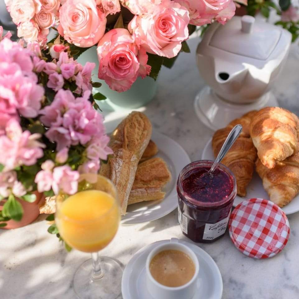 Colazione da Favola con Bouquet (Ideale per Famiglie) - DELUXY BOUTIQUE