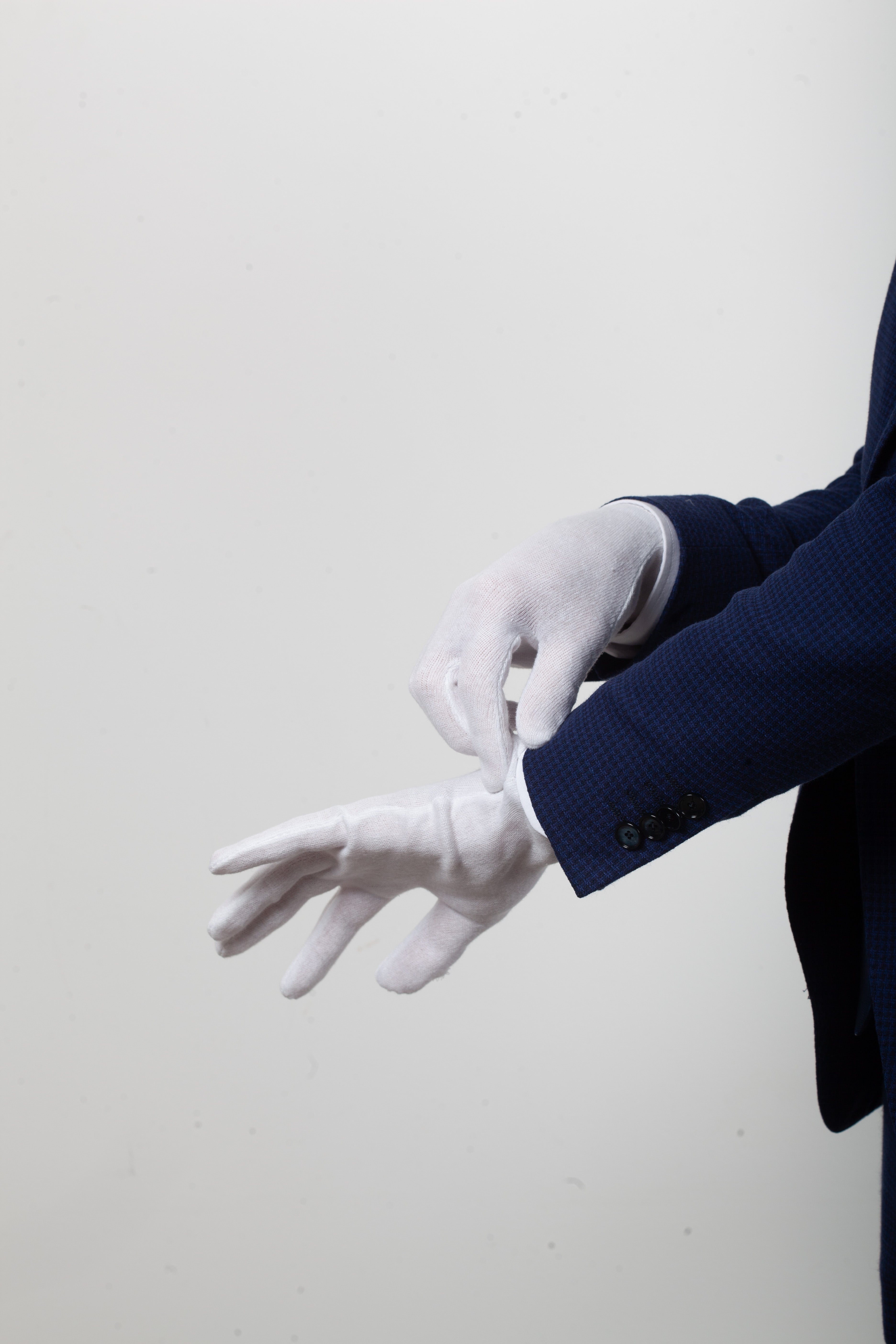 deluxy white gloves valet