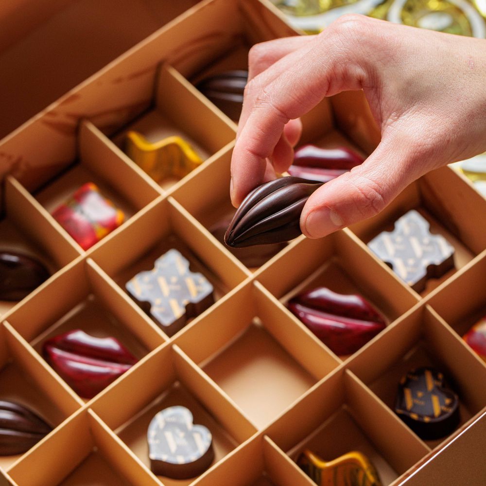Pregiate praline di cioccolato DELUXY servite a mano