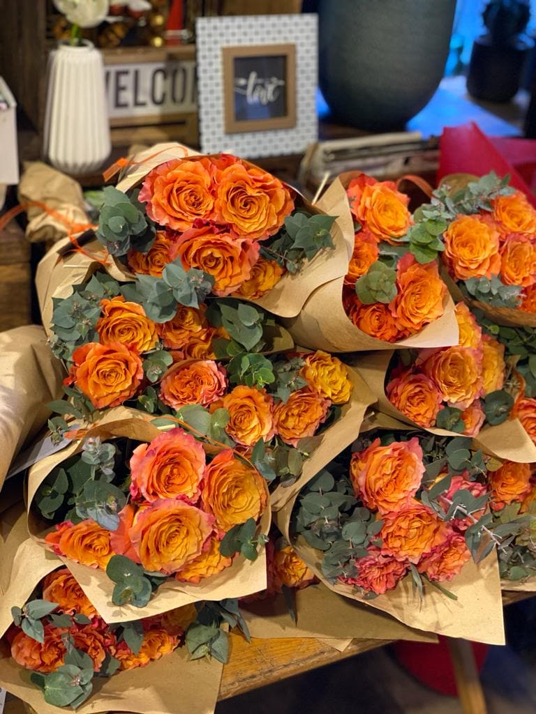 Bouquet Rose Arancioni consegna fiori a  Milano  - DELUXY BOUTIQUE